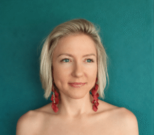liz shutty headshot